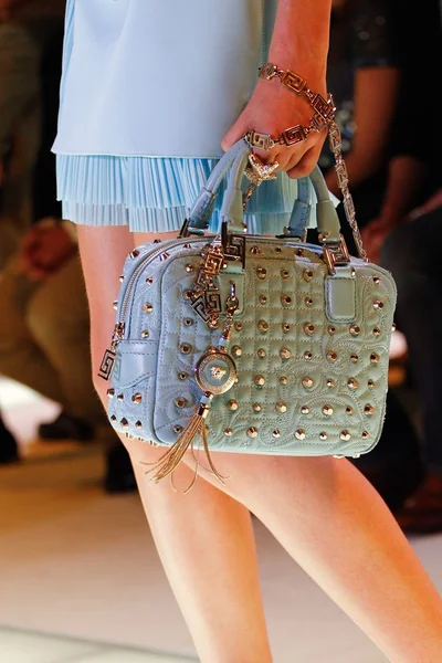 Look 50